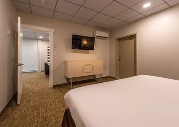 Quality Inn Sunshine Suites hotel thumbnail 7