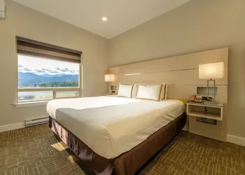 Quality Inn Sunshine Suites hotel thumbnail 8