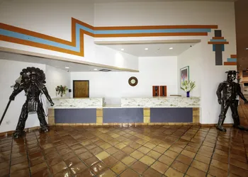 Howard Johnson by Wyndham Gallup hotel thumbnail 3