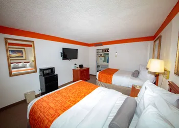 Howard Johnson by Wyndham Gallup hotel thumbnail 8