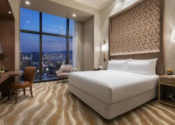 Las Vegas Hilton at Resorts World hotel thumbnail 2