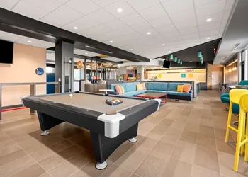 Tru by Hilton Portland Airport hotel thumbnail 3