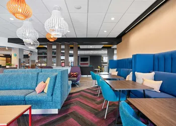 Tru by Hilton Portland Airport hotel thumbnail 4