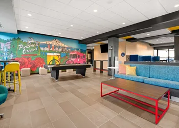 Tru by Hilton Portland Airport hotel thumbnail 6