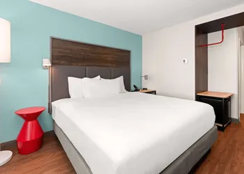 Tru by Hilton Portland Airport hotel thumbnail 8
