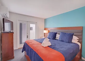 Inndulge -- A Modern Gay Men's Resort hotel thumbnail 3