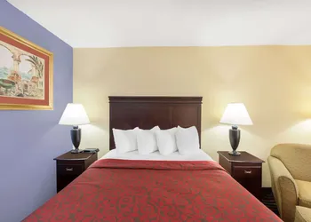 Days Inn by Wyndham Uvalde hotel thumbnail 4