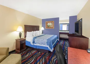 Days Inn by Wyndham Uvalde hotel thumbnail 5