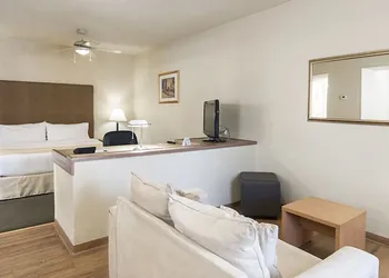 Holiday Inn & Suites Chihuahua Expo hotel thumbnail 6