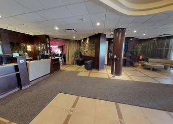 Hôtel & Suites Le Dauphin Drummondville hotel thumbnail 2