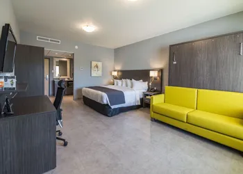 Hôtel & Suites Le Dauphin Drummondville hotel thumbnail 4