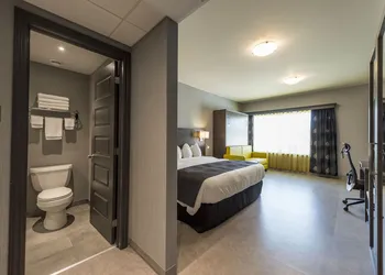 Hôtel & Suites Le Dauphin Drummondville hotel thumbnail 6