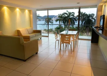 Ramada by Wyndham Acapulco Hotel & Suites hotel thumbnail 4