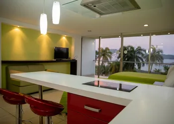 Ramada by Wyndham Acapulco Hotel & Suites hotel thumbnail 8