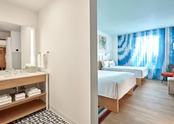 Universal's Endless Summer Resort - Surfside Inn and Suites hotel thumbnail 6