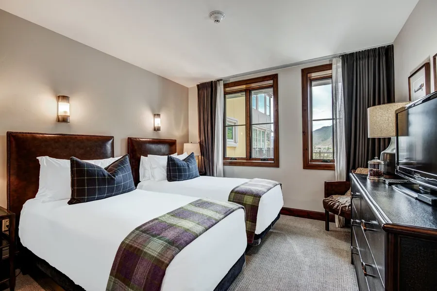 3 BR Ritz-Carlton Residence with Valley Views by RedAwning - Save 20% on 7+ Nights! hotel detail image 2