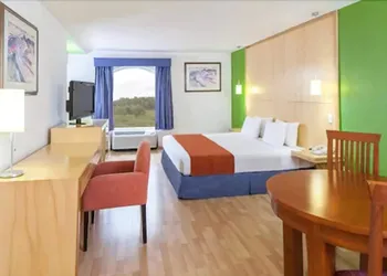 Baymont Inn and Suites Lazaro Cardenas hotel thumbnail 6