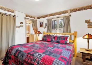 Lodge House #100 hotel thumbnail 3