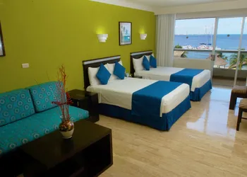 Aquamarina Beach Hotel hotel thumbnail 7