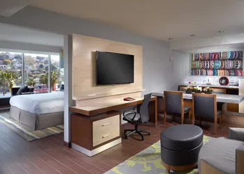 Courtyard by Marriott Queretaro hotel thumbnail 7