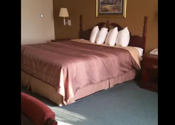 Collins Inn & Suites hotel thumbnail 4