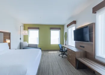 Holiday Inn Express & Suites Columbia Downtown - The Vista by IHG hotel thumbnail 4