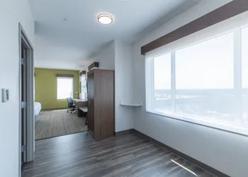 Holiday Inn Express & Suites Columbia Downtown - The Vista by IHG hotel thumbnail 6
