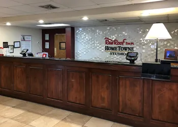 HomeTowne Studios By Red Roof Augusta hotel thumbnail 2
