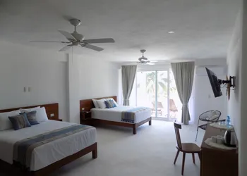 Noah Beach Hotel & Suites hotel thumbnail 6
