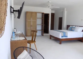 Noah Beach Hotel & Suites hotel thumbnail 8