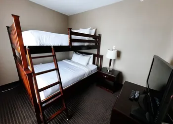 Prairie Moon Inn Sylvan Lake hotel thumbnail 4