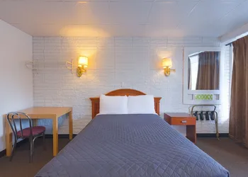 Sonrise Inn Lincoln Hwy By OYO hotel thumbnail 7