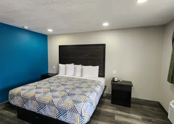 Scottish Inn & Suites hotel thumbnail 8