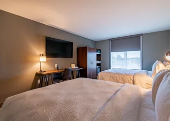 Four Points by Sheraton Brunswick hotel thumbnail 6