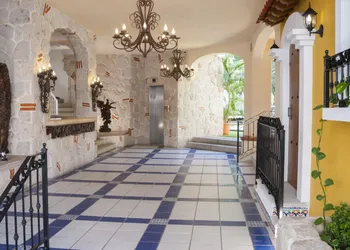 Los Arcos Suites hotel thumbnail 3