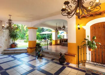 Los Arcos Suites hotel thumbnail 4