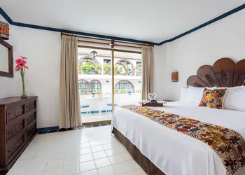 Los Arcos Suites hotel thumbnail 5
