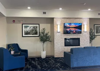 Comfort Inn & Suites hotel thumbnail 6