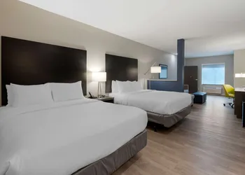 Comfort Suites Cincinnati University - Downtown hotel thumbnail 5