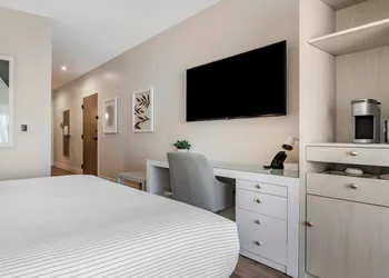 Cambria Hotel Calabasas - Malibu hotel thumbnail 6