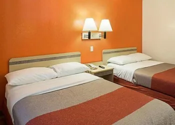 Super 6 Inn & Suites Baton Rouge hotel thumbnail 7