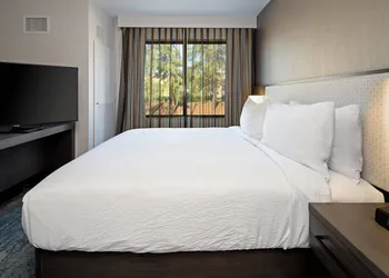 Residence Inn by Marriott Valencia hotel thumbnail 6
