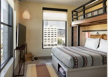 Moxy Oakland Uptown hotel thumbnail 5