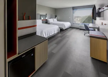 avid hotel Milwaukee West Waukesha by IHG hotel thumbnail 5