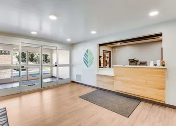 WoodSpring Suites Bakersfield Airport hotel thumbnail 2