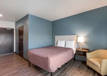 WoodSpring Suites Bakersfield Airport hotel thumbnail 8