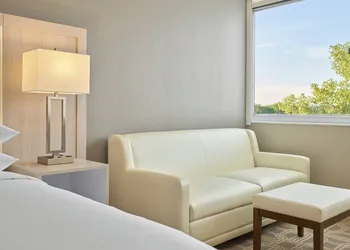 Delta Hotels by Marriott Chicago Willowbrook hotel thumbnail 6