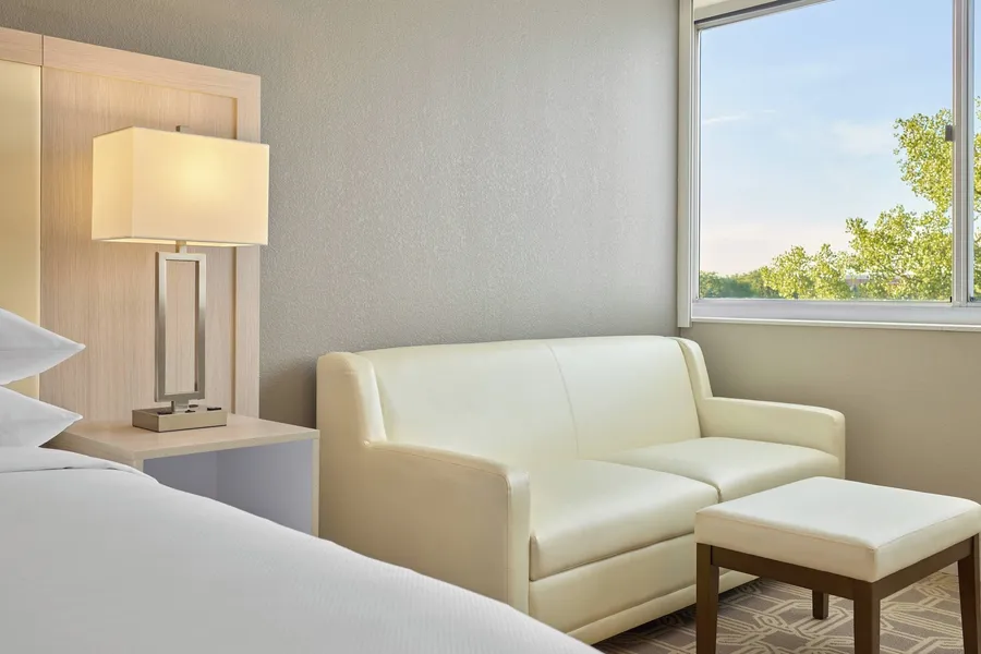 Delta Hotels by Marriott Chicago Willowbrook hotel detail image 6