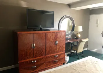 Econo Lodge Auburn I-95 hotel thumbnail 5