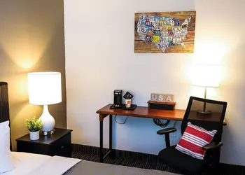Econo Lodge Auburn I-95 hotel thumbnail 8